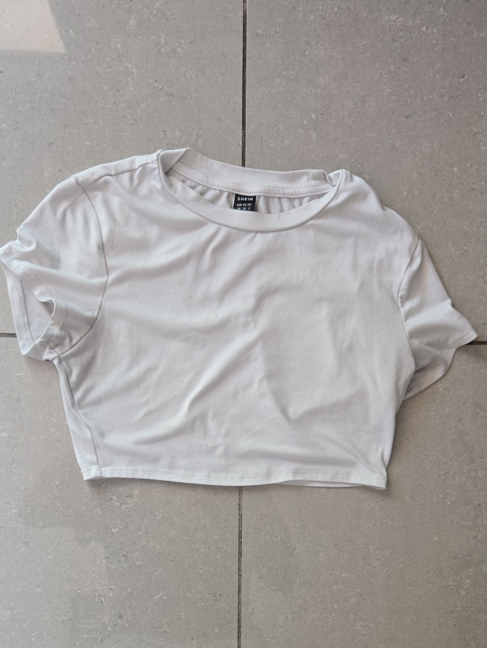 SHEIN White Cropped Crewneck Tee